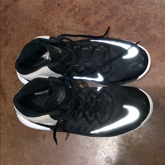 Nike basketball shoes. - Picture 1 of 5